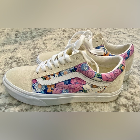 Vans Shoes - Vans Old Skool Retro Floral Suede. Men’s 5.5 / Women’s 7 / EUR 37